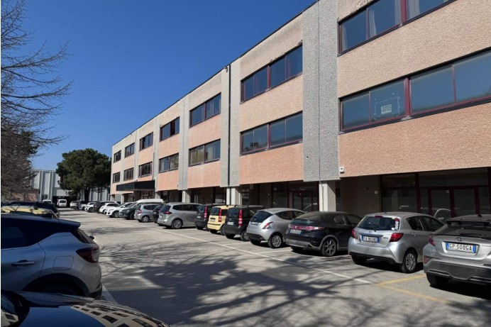 Locale Commerciale in Vendita a San Benedetto Del Tronto 1 