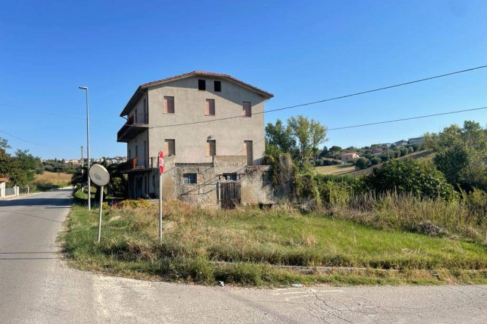 Casa Indipendente in Vendita a Ancarano 4 