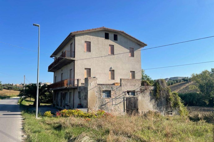 Casa Indipendente in Vendita a Ancarano 2 