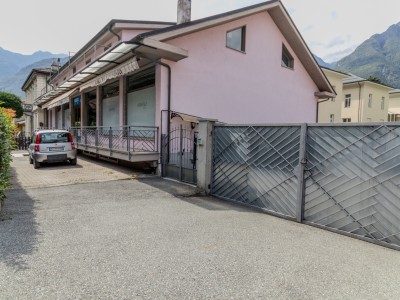Locale commerciale a verres