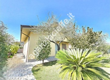 Marina di massa, centrale vill