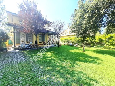 Ronchi Poveromo, graziosa vill...