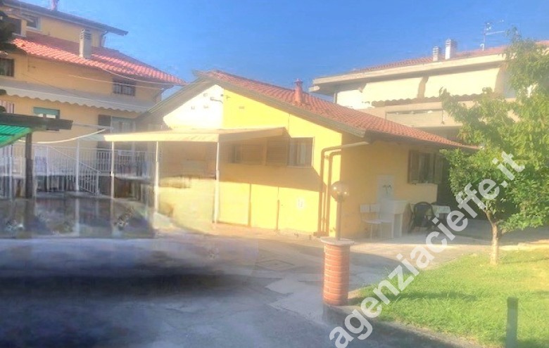 Casa bi-trifamiliare in vendita a Marina Di Massa (Massa) - Foto 2