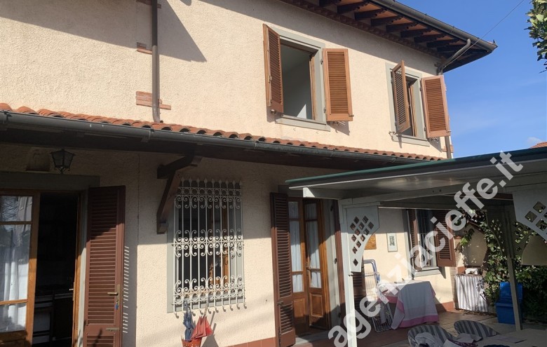 Casa semi indipendente in vendita a Forte Dei Marmi - Foto 1