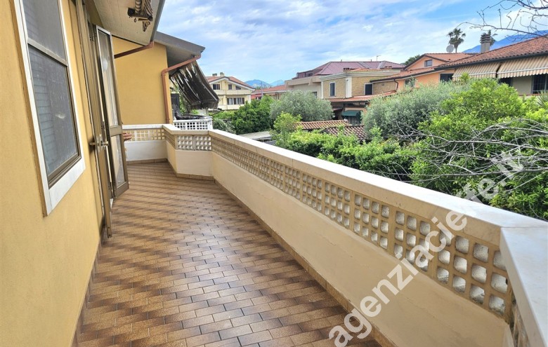 Appartamento in vendita a Marina Di Massa (Massa) - Foto 1