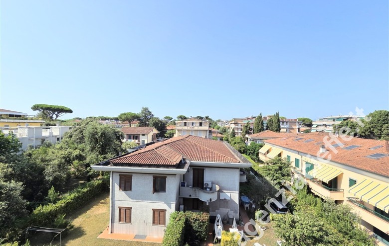 Appartamento in vendita a Marina Di Massa (Massa) - Foto 1
