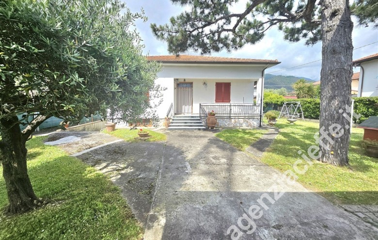 Casa indipendente in vendita a Massa - Foto 1