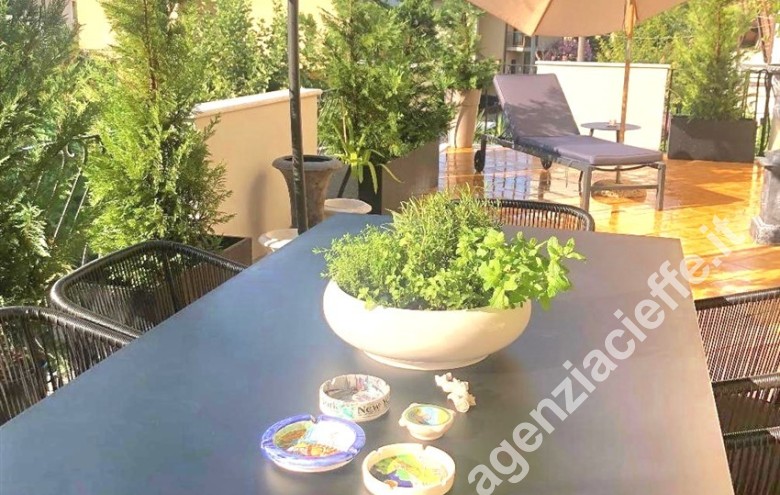 Appartamento indipendente in vendita a Marina Di Massa (Massa) - Foto 1