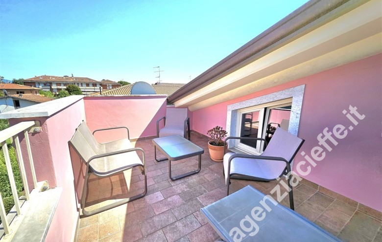 Appartamento indipendente in vendita a Marina Di Massa (Massa) - Foto 2