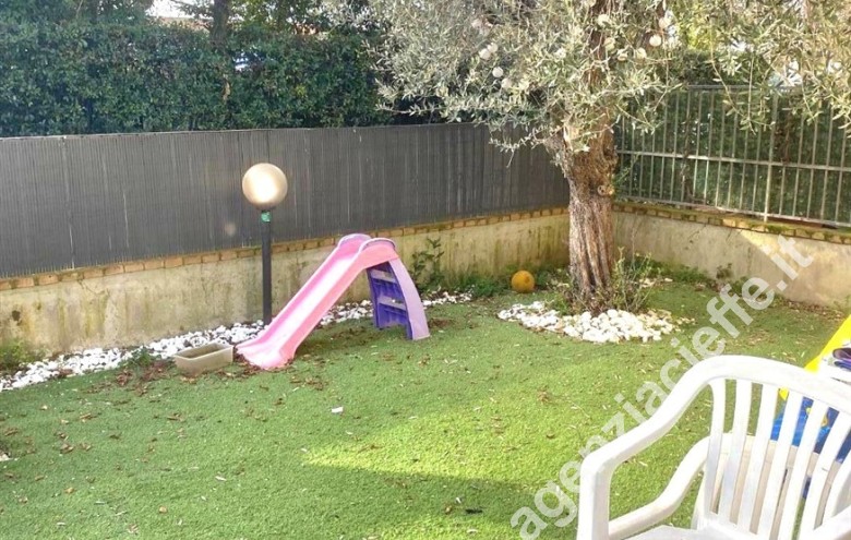 Appartamento indipendente in vendita a Marina Di Massa (Massa) - Foto 4
