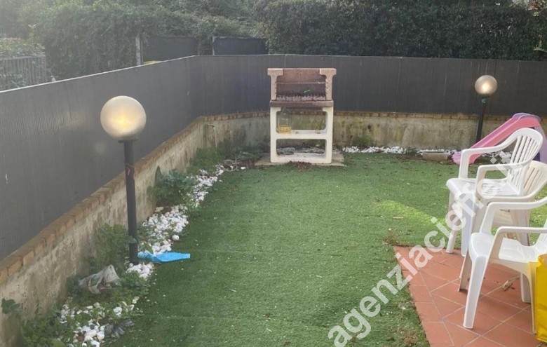Appartamento indipendente in vendita a Marina Di Massa (Massa) - Foto 2