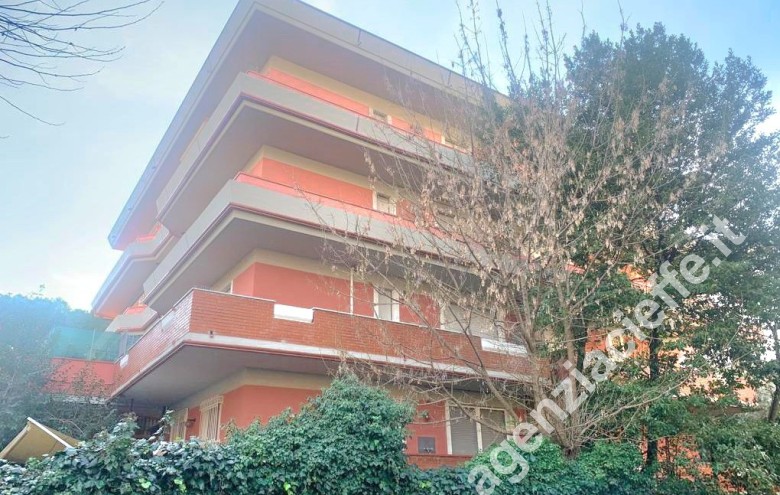 Appartamento in vendita a Marina Di Massa (Massa) - Foto 1