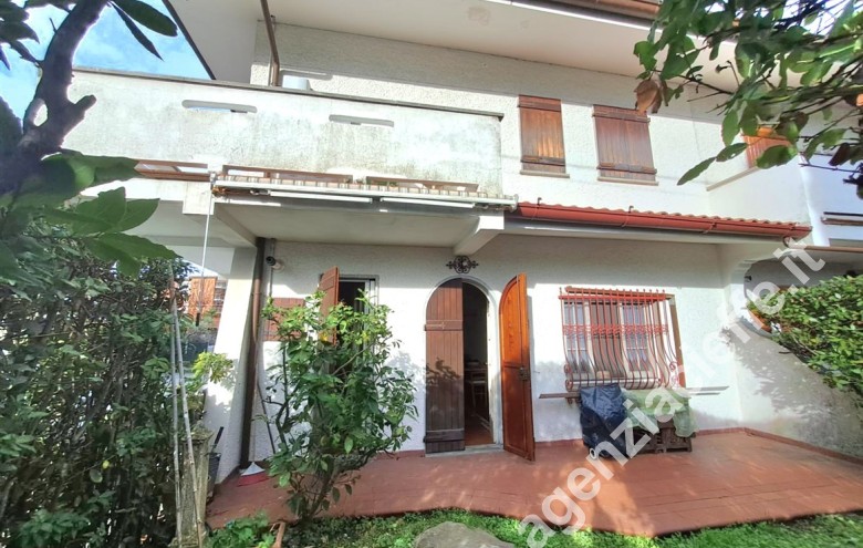 Villetta a schiera in vendita a Marina Di Massa (Massa) - Foto 1