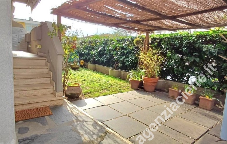 Villetta a schiera in vendita a Marina Di Massa (Massa) - Foto 1
