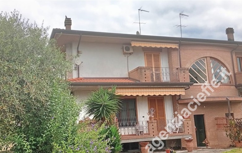 Casa bi-trifamiliare in vendita a Massa - Foto 1