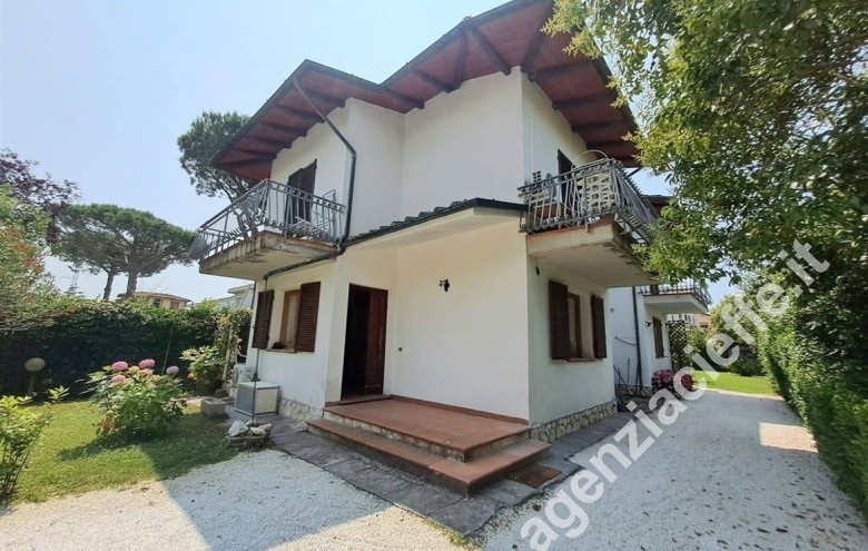 Casa bi-trifamiliare in vendita a Cinquale (Montignoso) - Foto 1