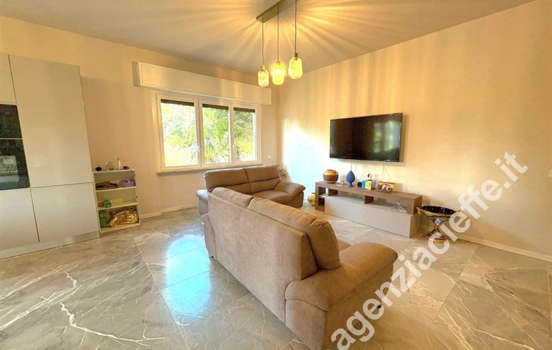 Appartamento in vendita a Marina Di Massa (Massa) - Foto 2