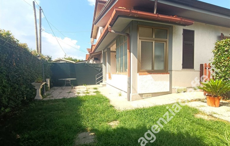 Casa bi-trifamiliare in vendita a Marina Di Massa (Massa) - Foto 13