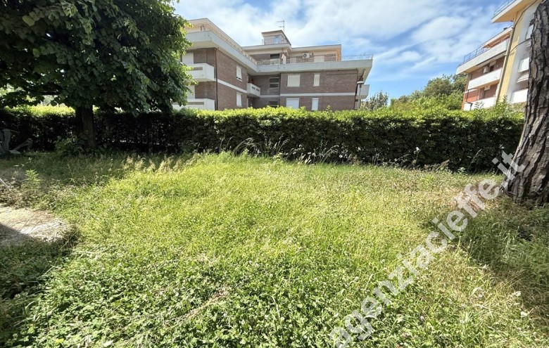 Appartamento in vendita a Marina Di Massa (Massa) - Foto 1