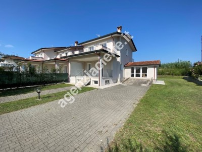 Montignoso, località Renella,...