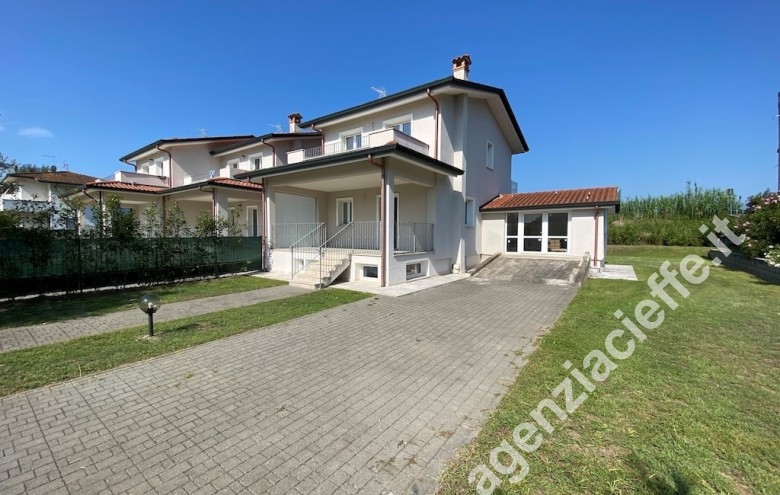 Casa bi-trifamiliare in vendita a Montignoso - Foto 1