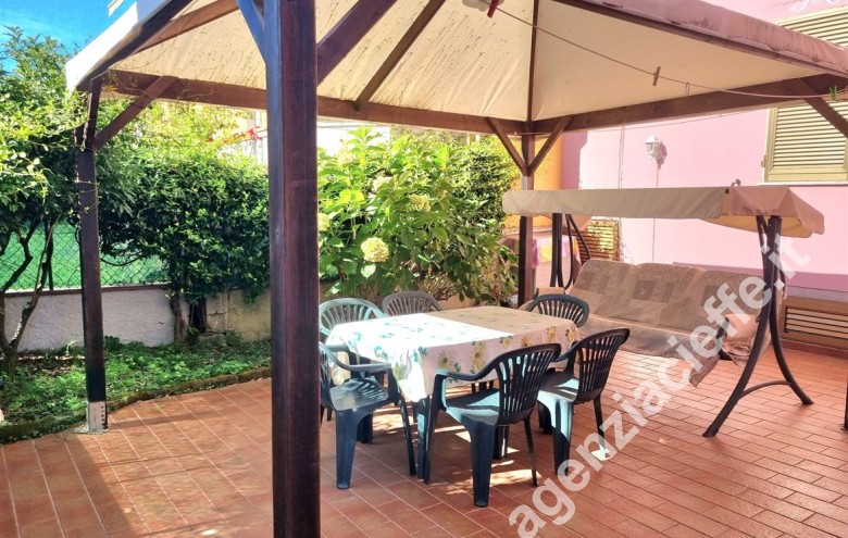 Appartamento indipendente in vendita a Marina Di Massa (Massa) - Foto 1