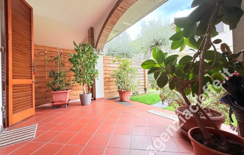 Casa bi-trifamiliare in vendita a Marina Di Massa (Massa) - Foto 2