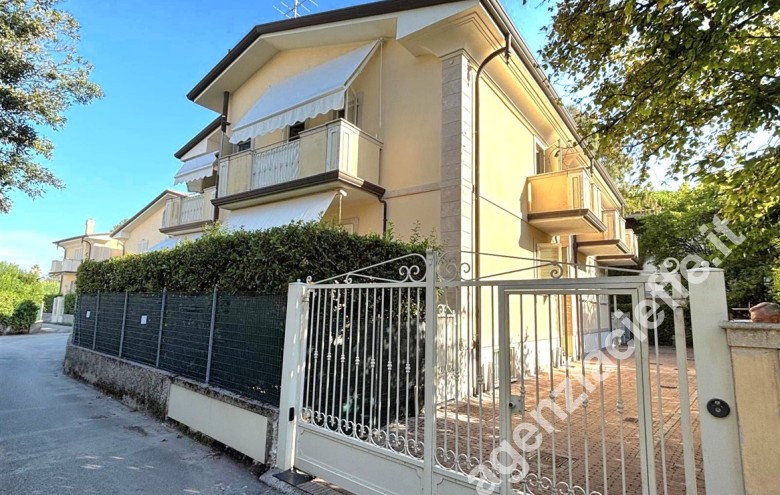 Appartamento in vendita a Marina Di Massa (Massa) - Foto 1