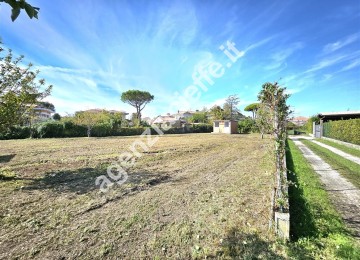 Marina di massa – terreno pi