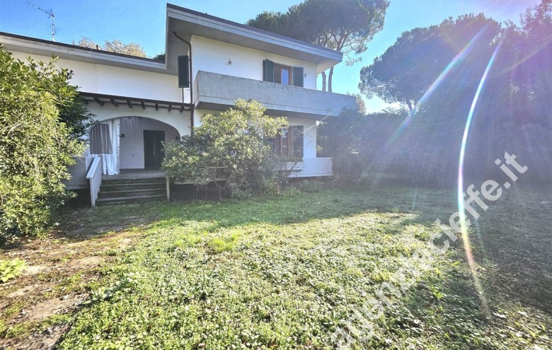 Casa bi-trifamiliare in vendita a Marina Di Massa (Massa) - Foto 1