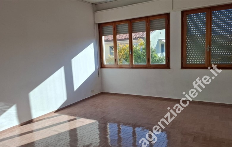 Appartamento in vendita a Marina Di Massa (Massa) - Foto 3