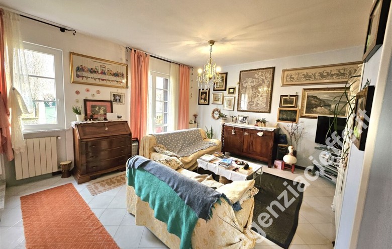 Casa bi-trifamiliare in vendita a Marina Di Massa (Massa) - Foto 2