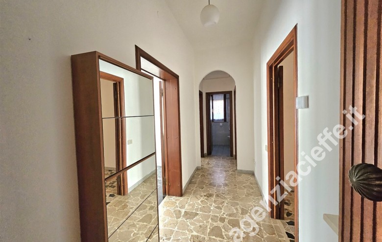 Casa bi-trifamiliare in vendita a Marina Di Massa (Massa) - Foto 2