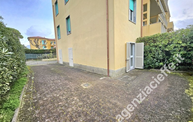 Appartamento indipendente in vendita a Marina Di Massa (Massa) - Foto 1