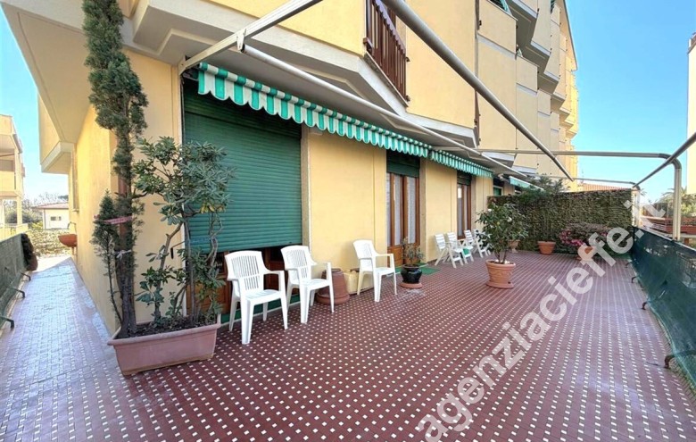 Appartamento in vendita a Marina Di Massa (Massa) - Foto 1