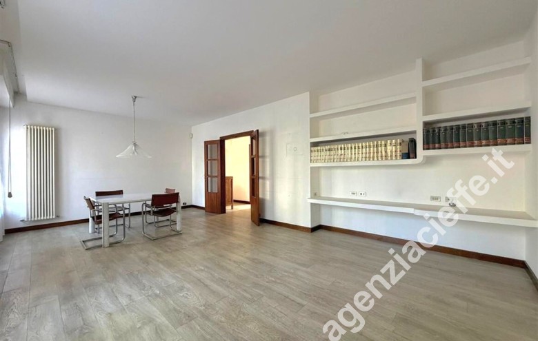 Appartamento in vendita a Marina Di Massa (Massa) - Foto 2