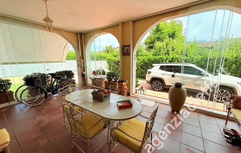 Villa - villetta in vendita a Marina Di Massa (Massa) - Foto 2