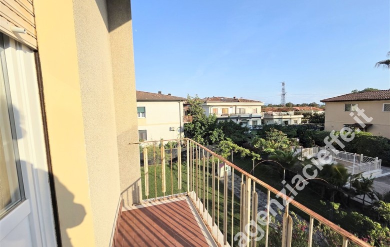 Appartamento in vendita a Marina Di Massa (Massa) - Foto 2