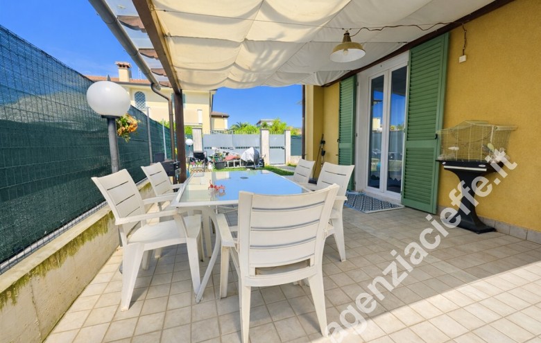 Villetta a schiera in vendita a Massa - Foto 1