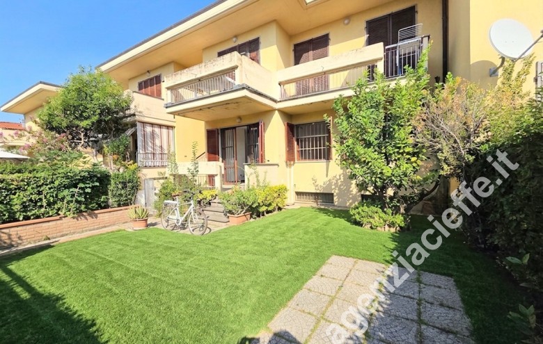 Appartamento indipendente in vendita a Marina Di Massa (Massa) - Foto 1