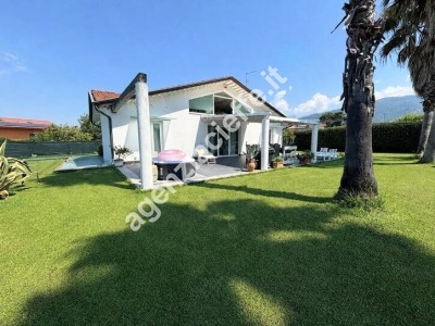 Massa Quercioli, Villa singola...