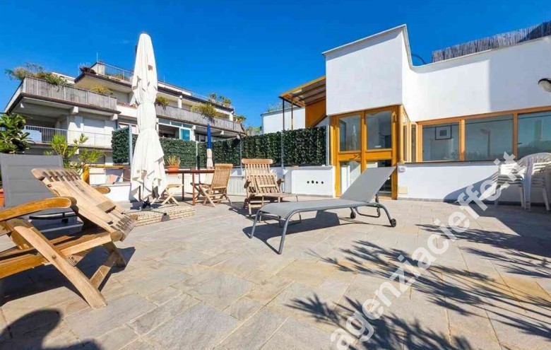 Appartamento in vendita a Marina Di Massa (Massa) - Foto 1