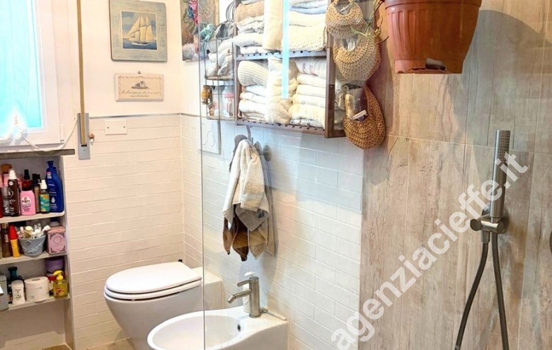 Appartamento indipendente in vendita a Marina Di Massa (Massa) - Foto 8