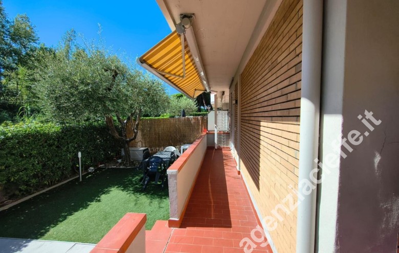 Appartamento in vendita a Marina Di Massa (Massa) - Foto 2