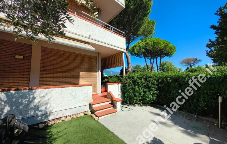 Appartamento in vendita a Marina Di Massa (Massa) - Foto 1