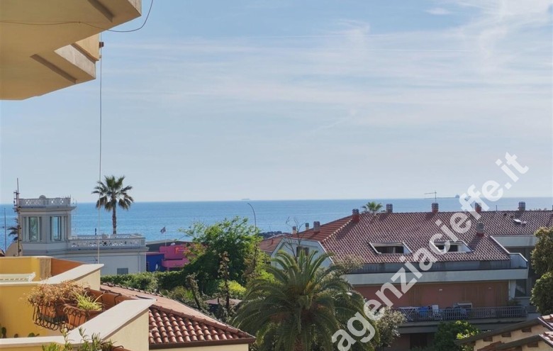 Appartamento in vendita a Marina Di Massa (Massa) - Foto 1