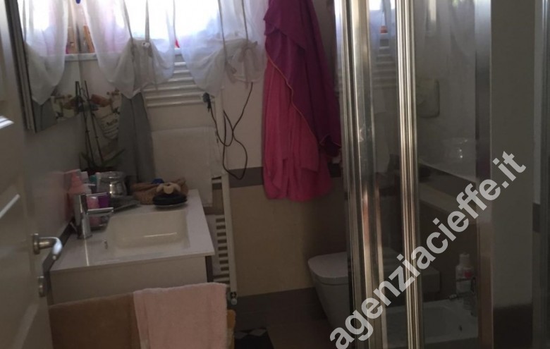bagno padronale in appartamento da vendere a Marina di Massa - Foto 8