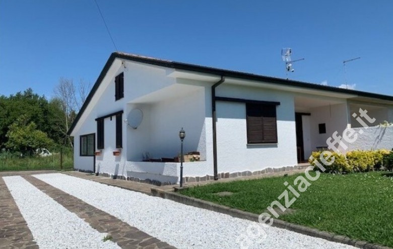 Casa bi-trifamiliare in vendita a Cinquale (Montignoso) - Foto 1