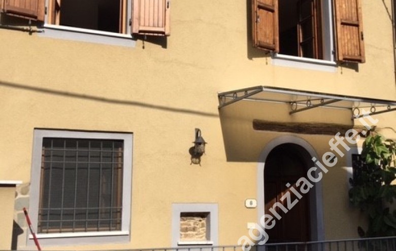 Casa semi indipendente in vendita a Prato (Montignoso) - Foto 1