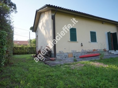 Ronchi, in contesto verde e si...